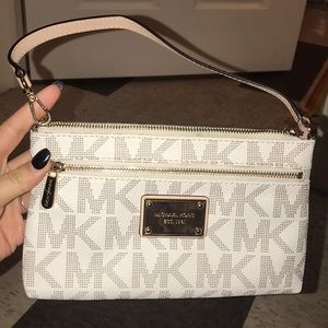 Michael Kors Jet Set Lareg Logo Wristlet